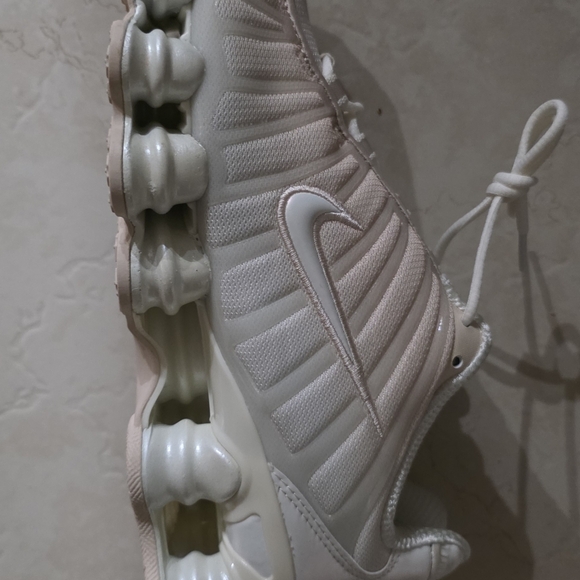 Nike Shox White/creme Sneakers - Picture 3 of 4